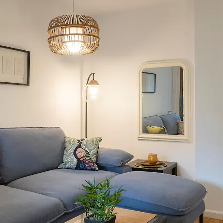 Coqueto Con Piscina Y Parking By *