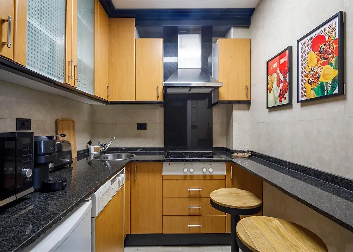 Coqueto Con Piscina Y Parking By *