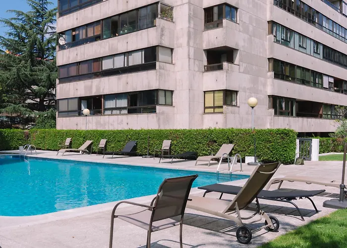 Coqueto Con Piscina Y Parking By Apartmán Vigo